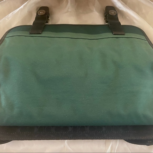 Authentic Coach Messenger Bag - Picture 4 of 6